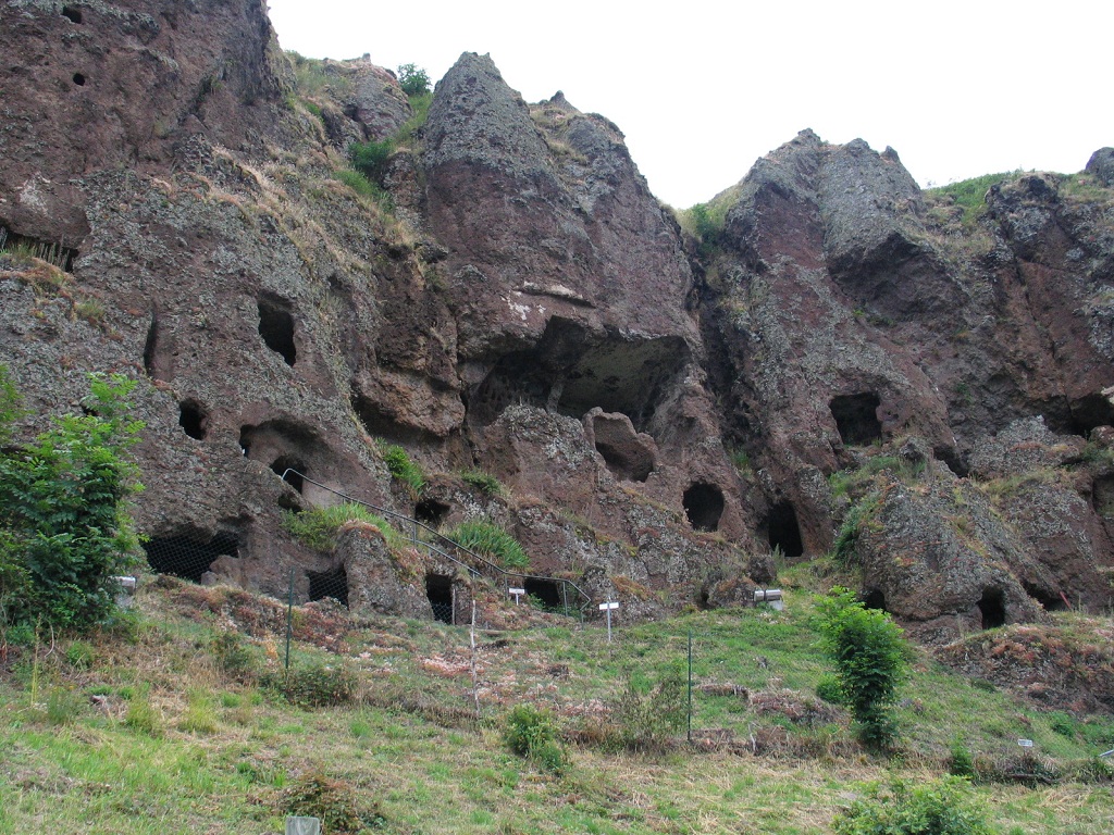 Jonas - Grottes troglodytes