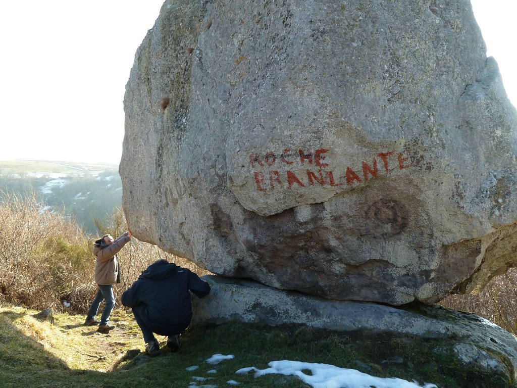 Orcival - La roche branlante